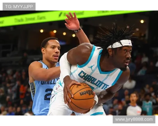 季前赛迎战湖人太阳队晒出布克马威帅气登机照引发关注